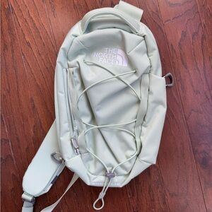 NORTH FACE Borealis Sling Bag, Misty Sage Dark Heather/Meld Grey, One Size